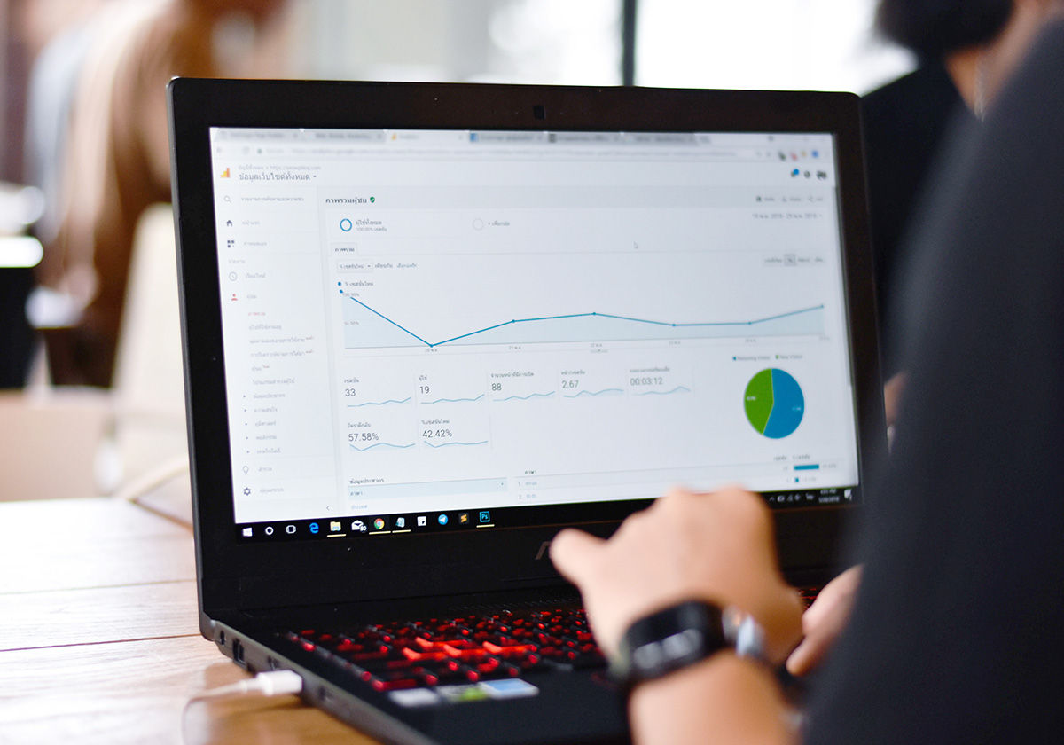 成果の分析・定期レポートの発行